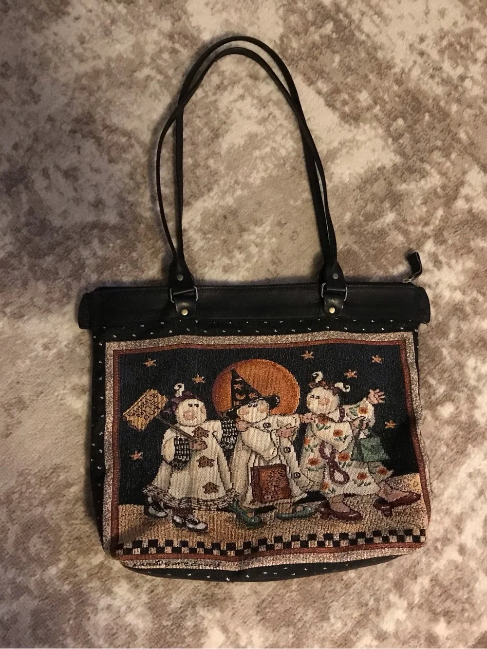 Leather bag with Halloween Tapersty and a leather Straps